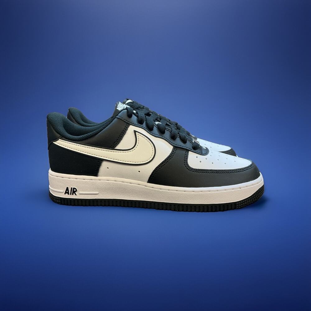Size 7 Men/ 8.5 Women - Nike Air Force 1 '07 Panda